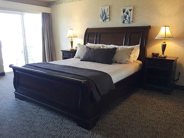 This room has a king size bed with easy in and out access to your private deck overlooking the pacific ocean. 