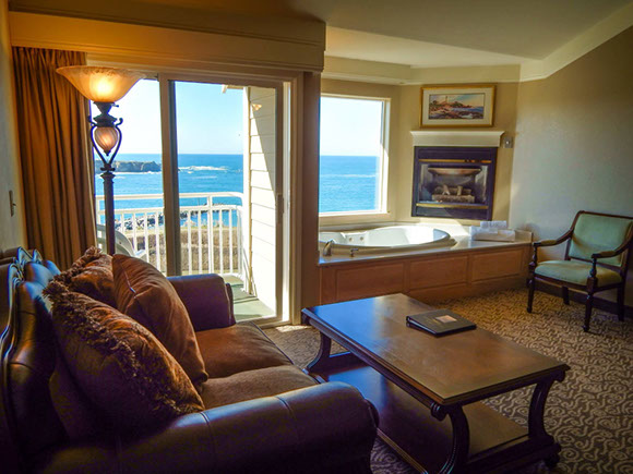 Our King Spa Suite provides all the comforts of home. Enjoy a private balcony with full ocean view.